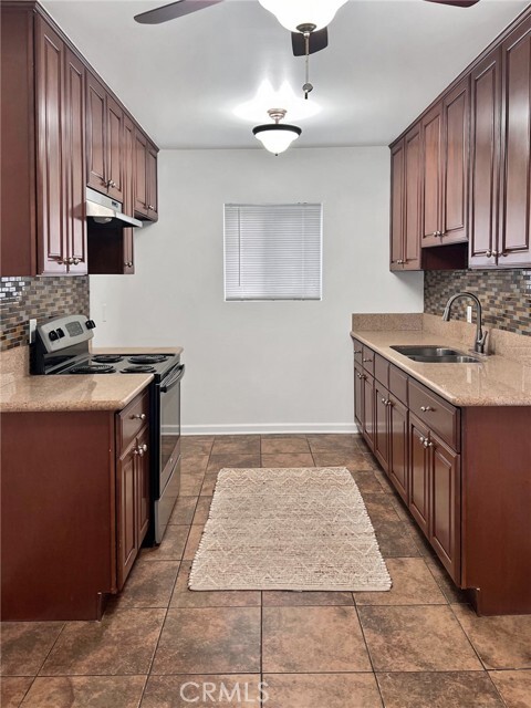 Photo - 5620 Woodman Ave Unidad 9 Rental