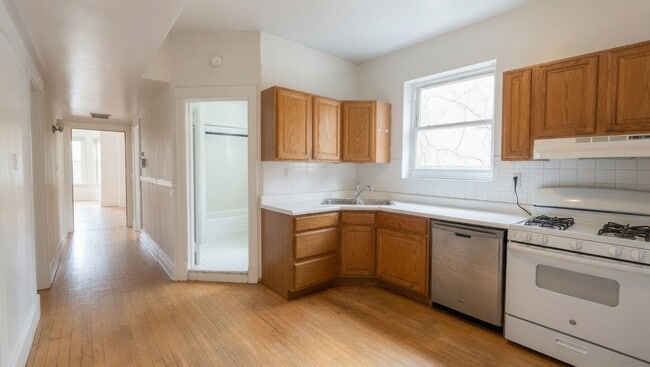 Photo - 1216 W Addison St Unit 2