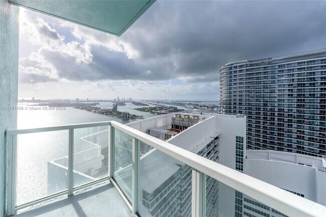 Building Photo - 1900 N Bayshore Dr Unit 4407 Rental