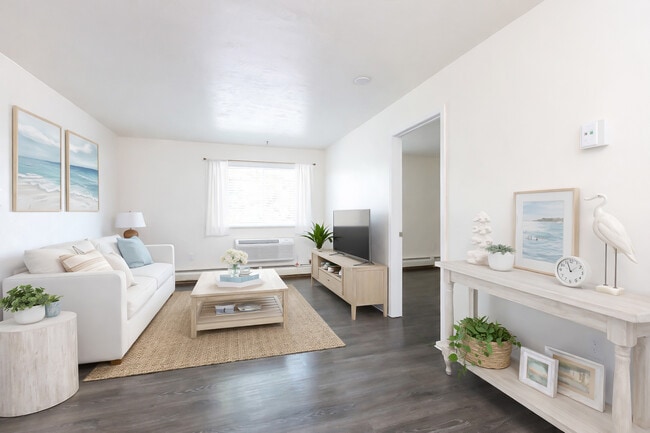 Photo - Cedars of Lebanon Apartments