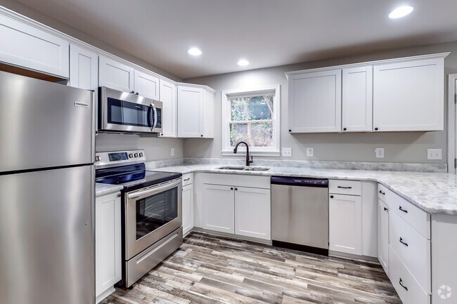 2BR, 1.5BA - 1100 SF