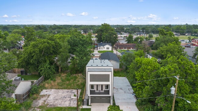 Photo - 6631 Foster St