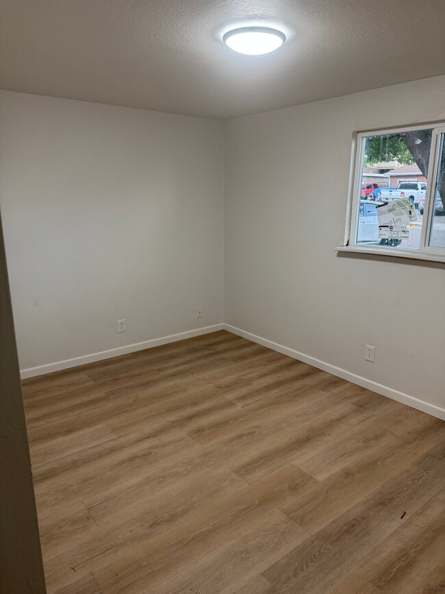 Photo - 1025 Muriel St NE