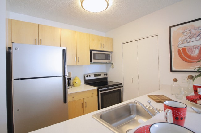 Photo - 743 N Dearborn St