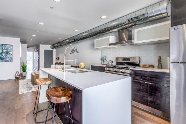 Photo - 629 W Oxford St Unit 2