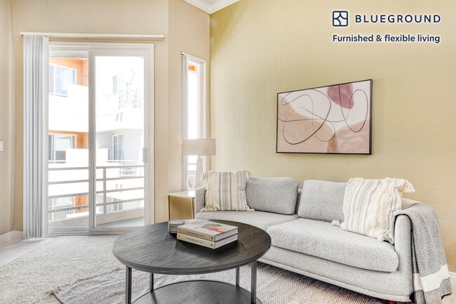 Photo - 1720 N Fuller Ave Unidad FL5-ID851