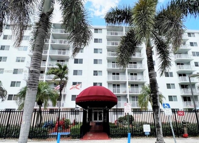 Building Photo - 1251 NE 108th St Unit 103