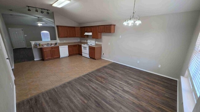 Photo - 6553 92nd St