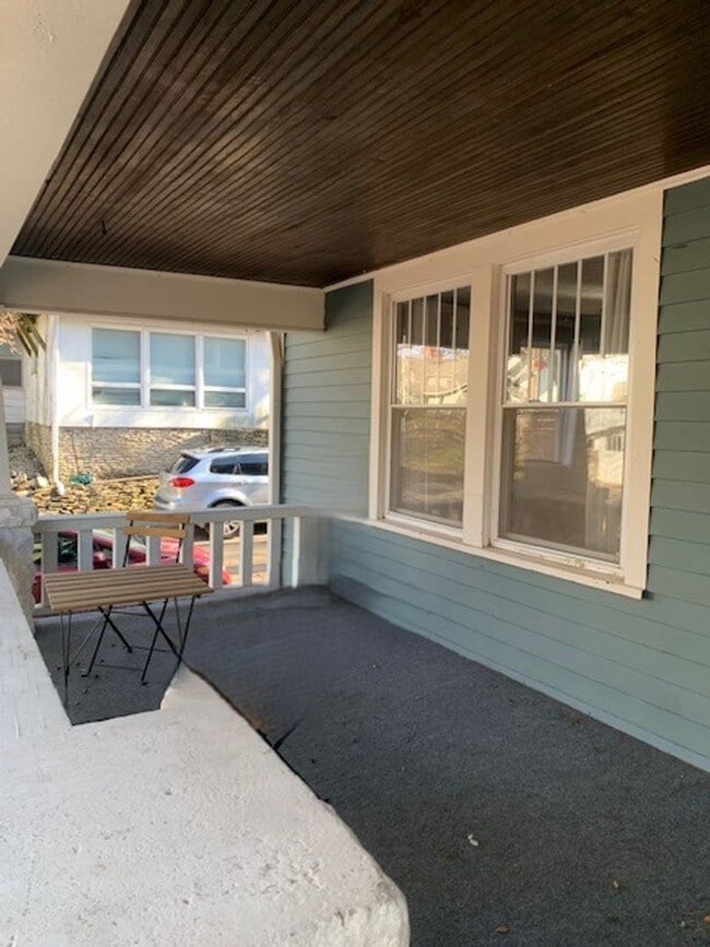 Photo - Beautiful 5 bedroom Home Located Near IU! ...