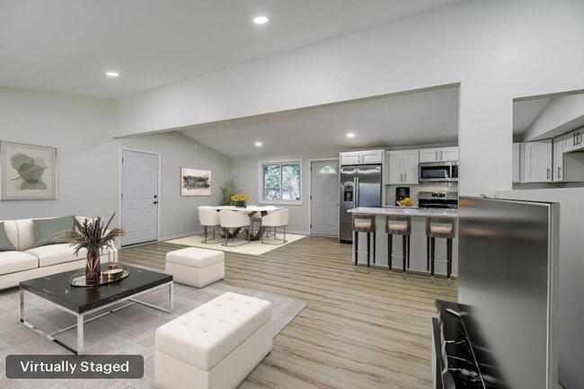 Photo - 835 Niagara Ln N