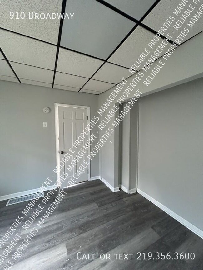 Photo - 910 Broadway-