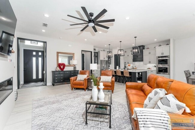 Photo - 100 Torrey Pines Dr