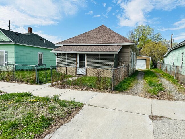 Pet Friendly 3 Bedroom with Fenced Yard, G... - Pet Friendly 3 Bedroom with Fenced Yard, G... House