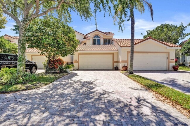 644 W Palm Aire Dr