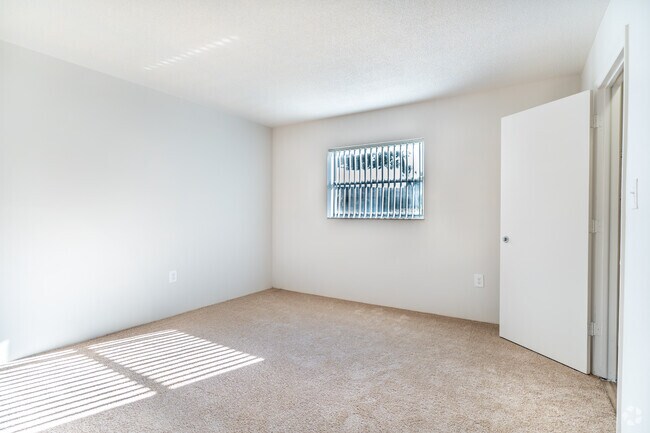1BR, 1BA - 720SF - Bedroom