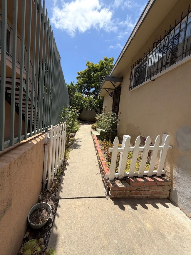 Photo - 824 Glenway Dr Unit 3
