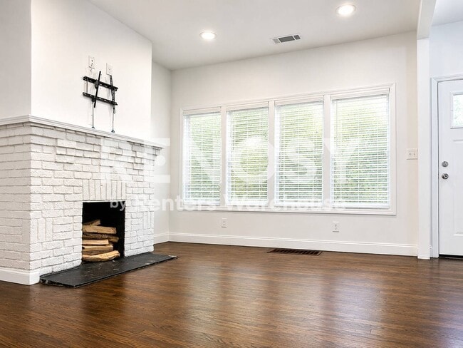 Photo - 1577 Olympian Cir SW