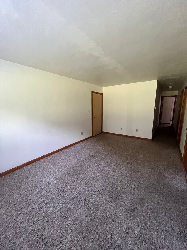 1994 Mathews Rd Apartments For Rent in Youngstown, OH