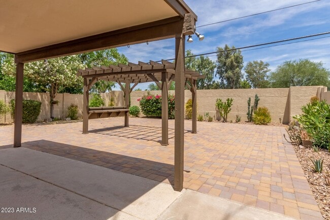 Photo - 5906 E Juniper Ave