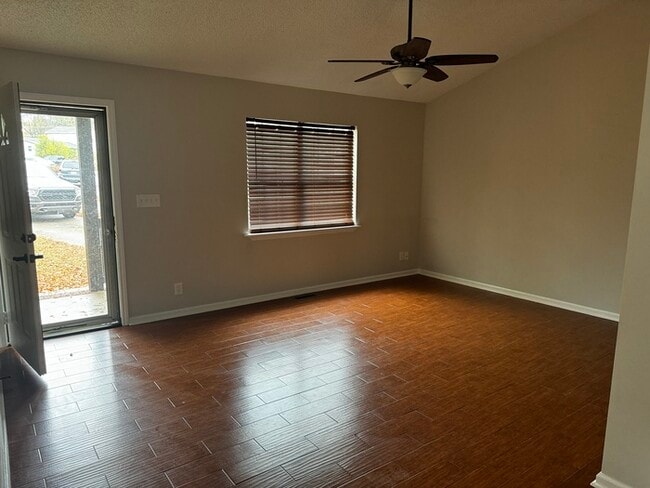 Photo - 823 Primrose Ln NW