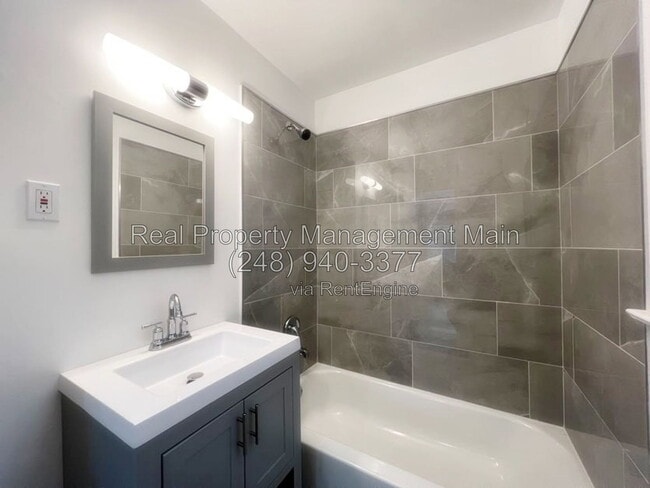 Photo - 25895 Currier St