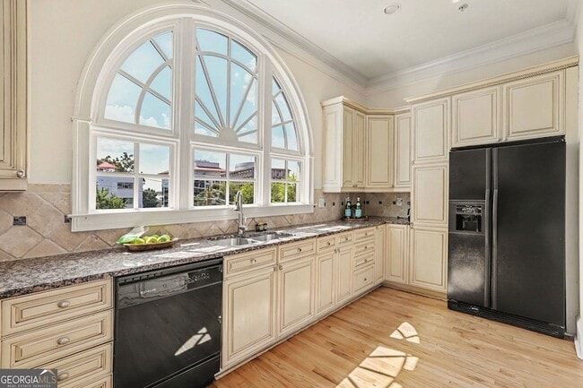 Photo - 834 Clifton Heights Ln NE