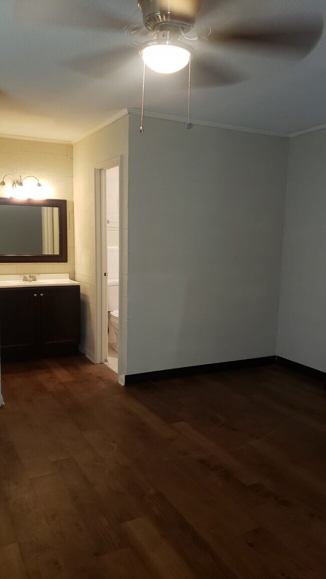 Photo - Madison Square Apartments