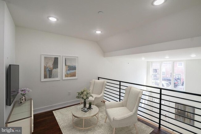 Building Photo - 1220 LeCount St Unit A