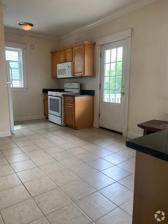 Building Photo - 54 Tremont St Unit 2 Rental