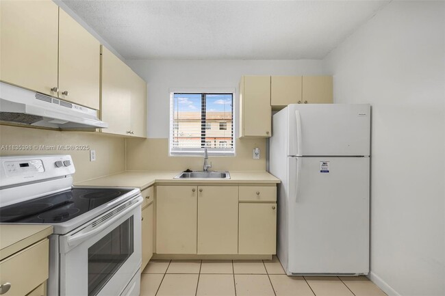 Building Photo - 6165 W 22nd Ct Unit 103 Rental