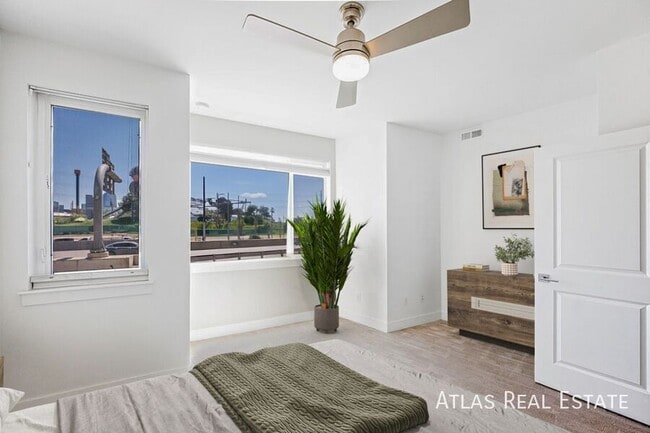 Building Photo - 2016 N Bryant St Unit 103 Rental
