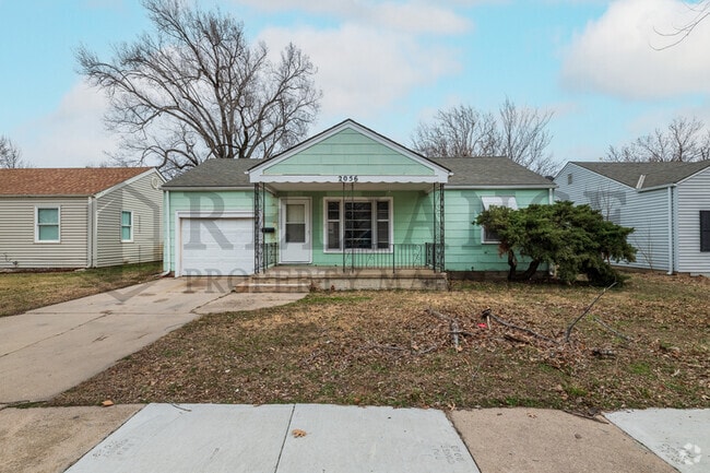 Building Photo - 2056 Poplar St Rental