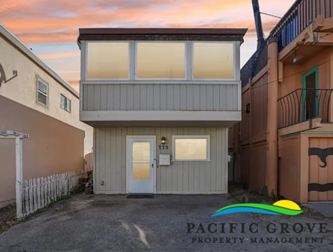 Building Photo - Cozy Coastal Retreat with Ocean Glimpses in Pacific Grove
