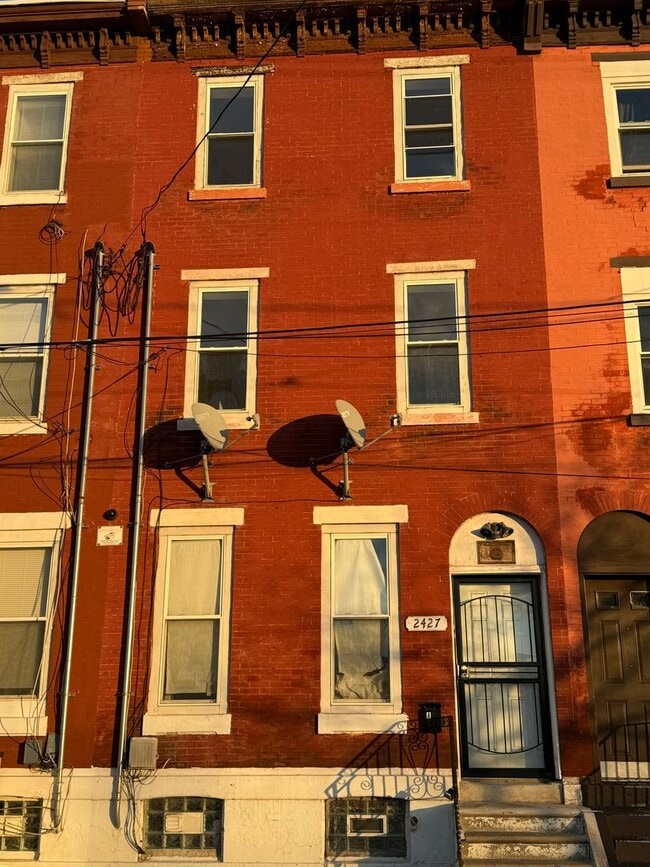 Building Photo - 2427 N 10th St Unit B