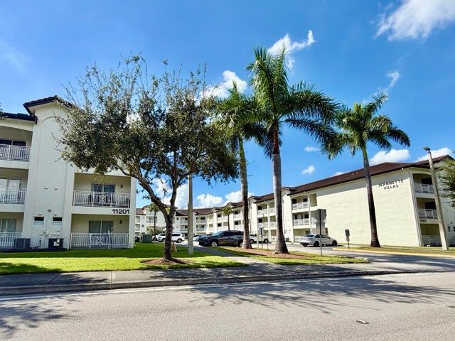 Building Photo - 11201 NW 89th St