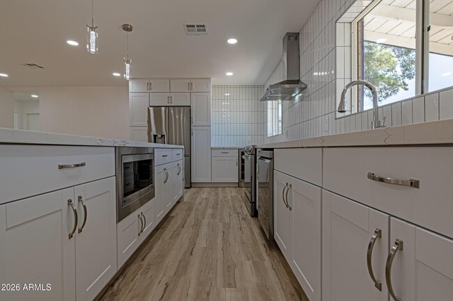 Building Photo - 3035 E Heatherbrae Dr