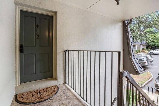 122 Maison Pl NW
