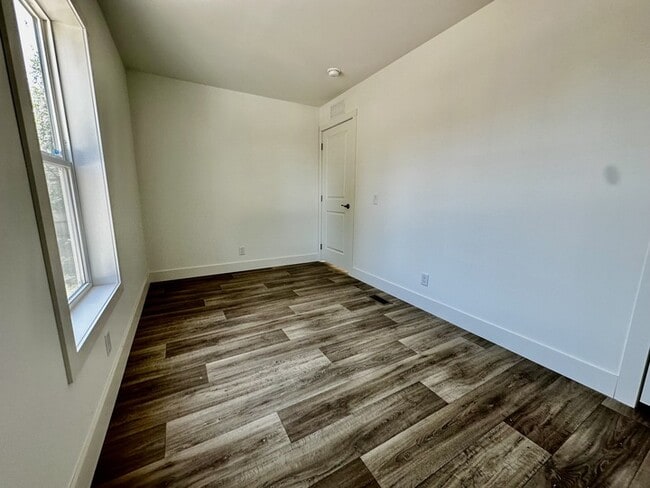 Photo - 29 Hartland St N