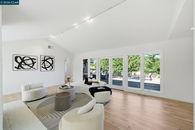 Photo - 102 Hillcrest Dr