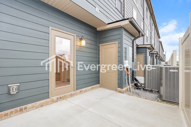 Photo - 738 Elkins Dr