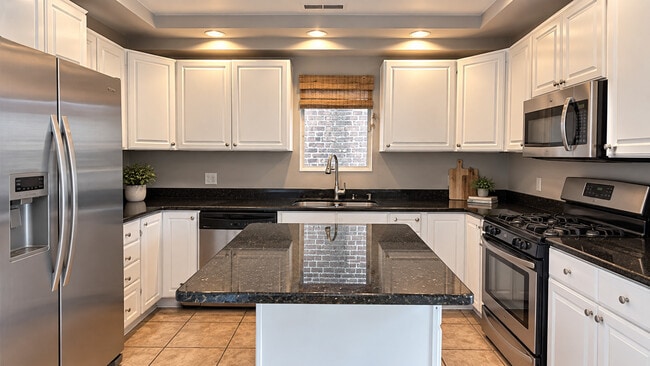 Photo - 3636 N Hermitage Ave
