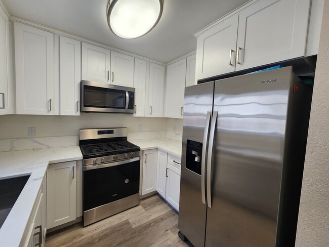 Photo - 1118 N Kenmore Ave Unit 2