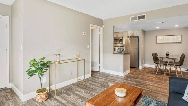 Building Photo - Raystone Rental