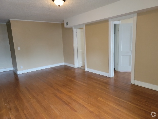 Building Photo - 3320 Gillham Rd Unit 2W Rental