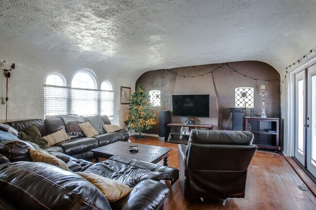 Photo - 2305 18th St Unit Front