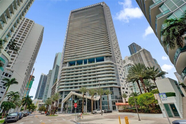 Building Photo - 1300 Brickell Bay Dr Unit 3902