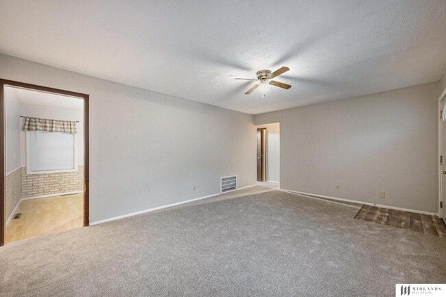 Photo - 7425 S 69th St