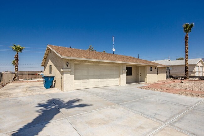 Unfurnished Long Term Pool Home - Unfurnished Long Term Pool Home