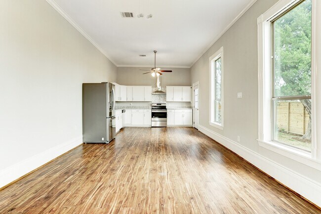 Photo - 2721 Engelke St