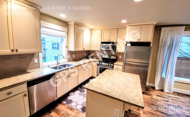 Photo - 3814 Interlake Ave N